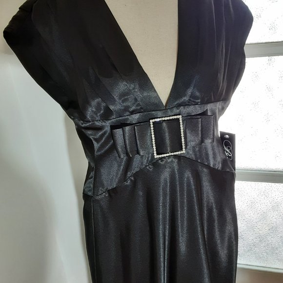 💗 Marilyn Monroe-style Petite 8 Formal Dress with Diamonte Buckle - full length - Picture 4 of 10